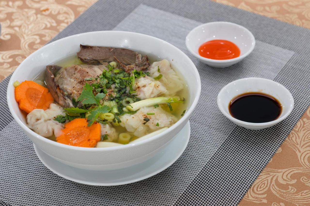 푹 응옥 호텔 락자 외부 사진
